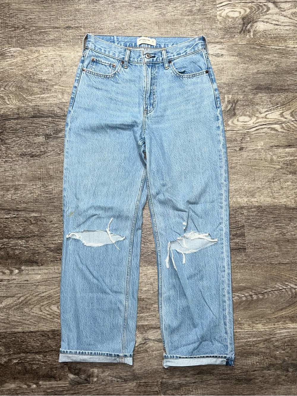 Abercrombie & Fitch The Loose High Rise Distressed Lightwash Denim Jeans Size 2